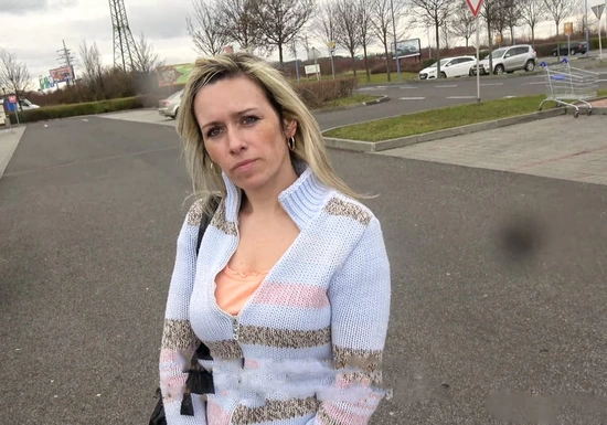 Чешский пикапер очень легко развел жену друга на секс и тем самым проверил её на верность