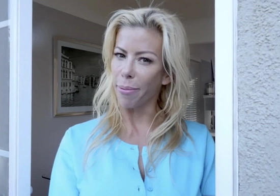 Зрелая мамка пригласила парня только для секса