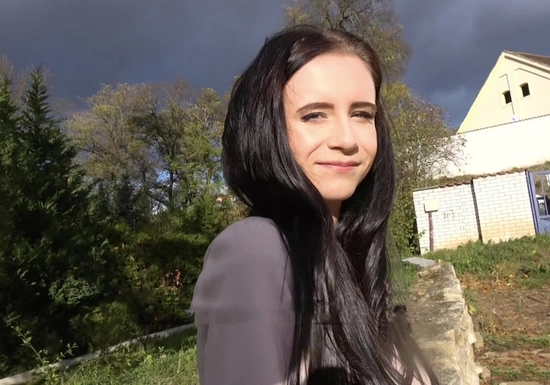 Свиду вся такая скромная, а на самом деле дала пикаперу под мостом