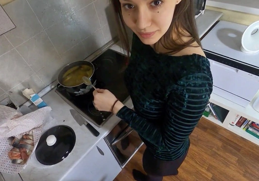 Русский секс на кухне с молоденькой женой в порно с разговорами