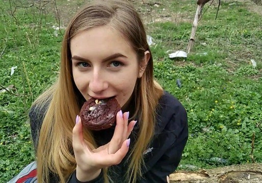 Реальный минет на природе с простой русской девушкой снятый на телефон