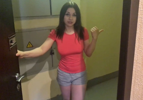 Трахнул молодую соседку когда она пришла одалживать соль