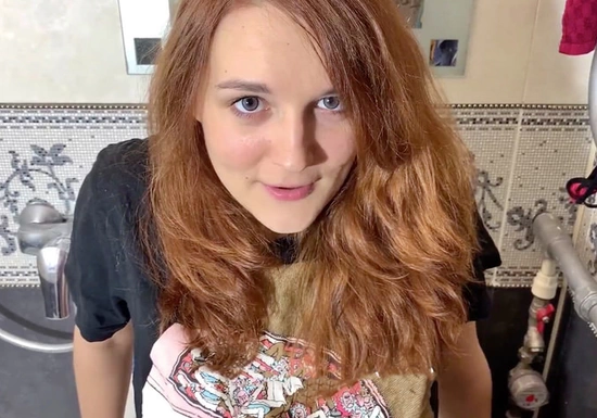 Спалил сестру за дрочкой и решил что нужно предложить потрахаться