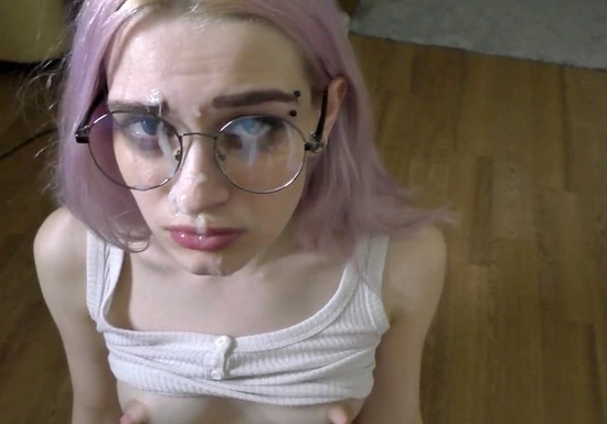 Грубо трахнул и кончил на лицо за то что ласкала киску без него