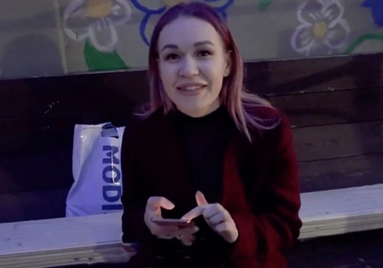 Катюха отблагодарила соседа минетом, при том, что у нее есть муж