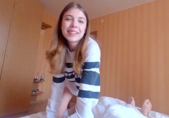 Поздравила парня с ДР и подарила ему жесткий секс с окончанием в глотку