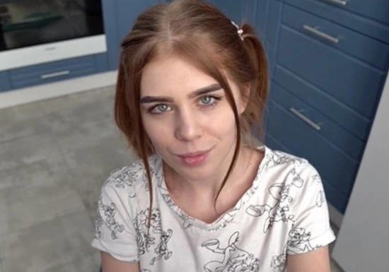 Молодая соседка зашла на кофе, а ушла со спермой на нежном теле