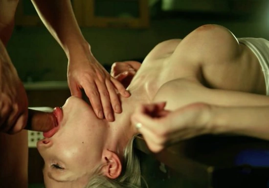 Убирать и готовить не хочет - за то, как она хорошо глотает!