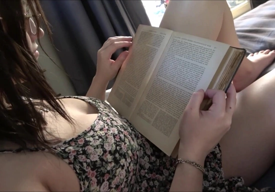 Хотела просто почитать книжку, а только соблазнила парня на секс