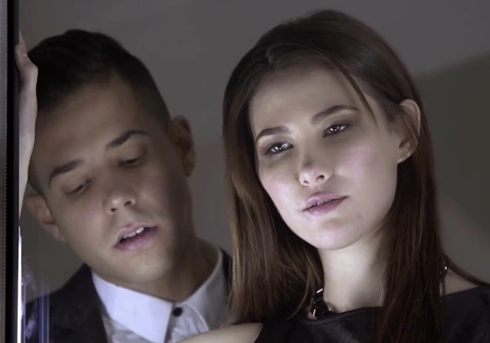 Мужу нравится смотреть, как жена занимается сексом с красивыми парнями