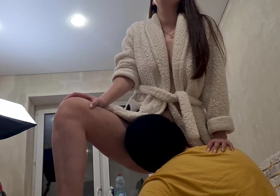 Соблазнила мастера на секс, когда он делал ремонт