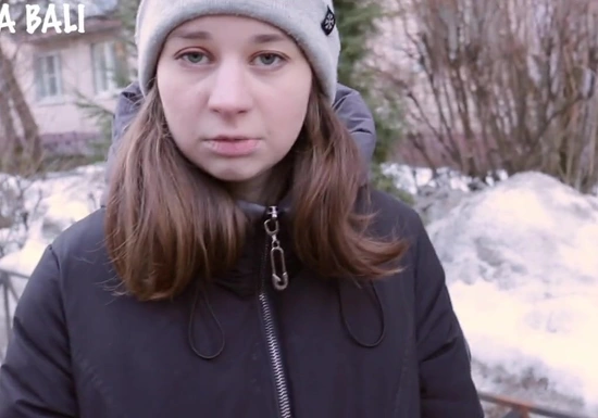 Сначала она застряла в дереве, а потом убедила незнакомца на секс