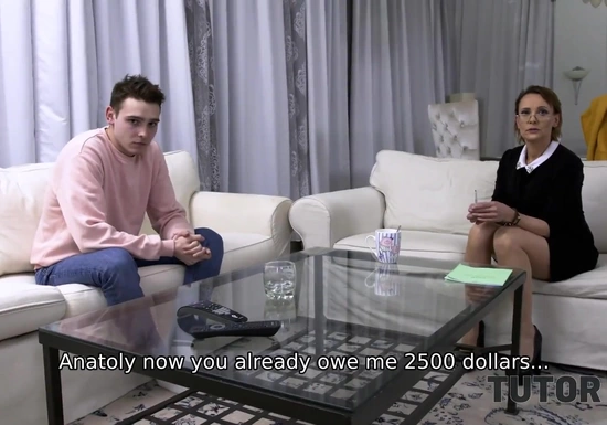 Зашел в гости к другу и трахнул его зрелую мамку у него на глазах - с разговорами