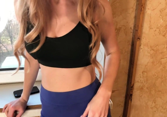 О привет, ты что здесь так тихо? - О, ты что сиськи увеличила? - Развёл молодую мачеху на секс...