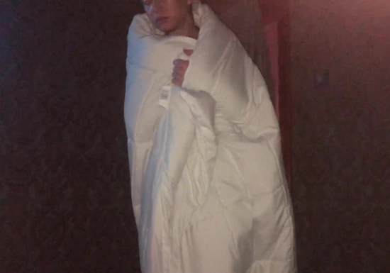 Привет, а можно я с тобой поваляюсь?  - Ну давай, только спать не мешай...