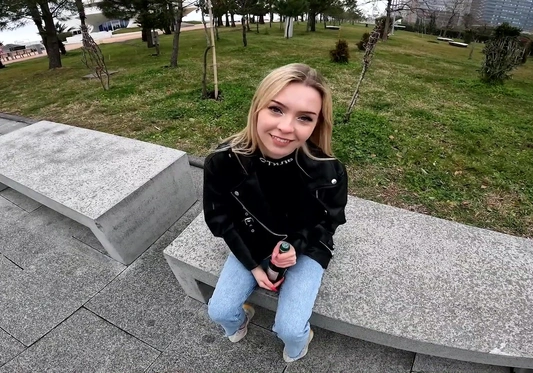 Блин, слушай, может ты живешь не далеко от сюда, а то снег что-то начался... =)