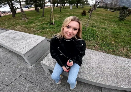 Блин, слушай, может ты живешь не далеко от сюда, а то снег что-то начался... =)