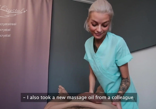 Взяла новое масло с ароматом лаванды.. - сеанс массажа с русской медсестрой - часть 2