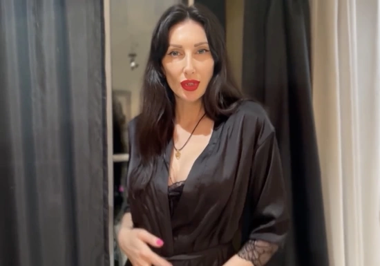 Зрелая русская милфа пригласила молодого соседа на секс, когда мужа не было дома