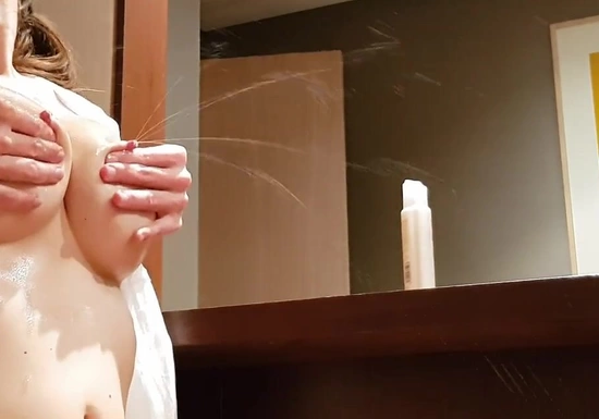 Массаж сисек и дойки молока из них