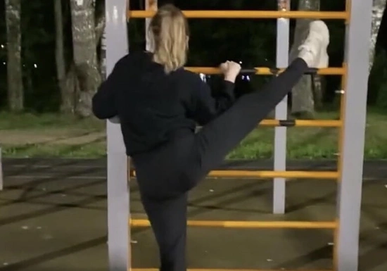 Познакомился с русской мамкой и занялся с ней сексом у мужа за спиной