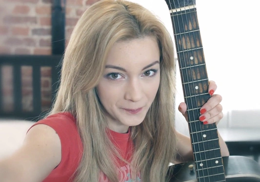Показала, как она любит анал