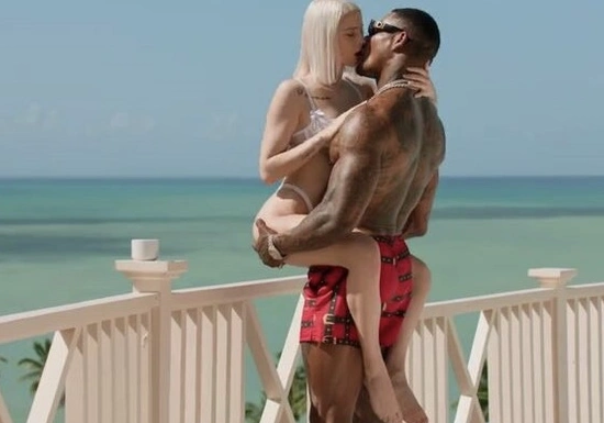 Изменила мужу с черным членом