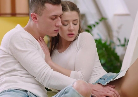 Отличный секс с нежной подружкой