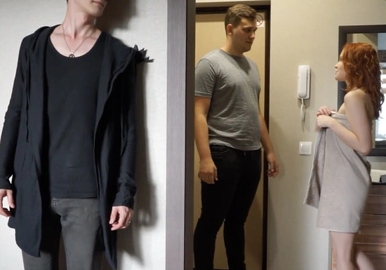 Русская девушка изменяет с курьером, а муж куколд мастурбирует