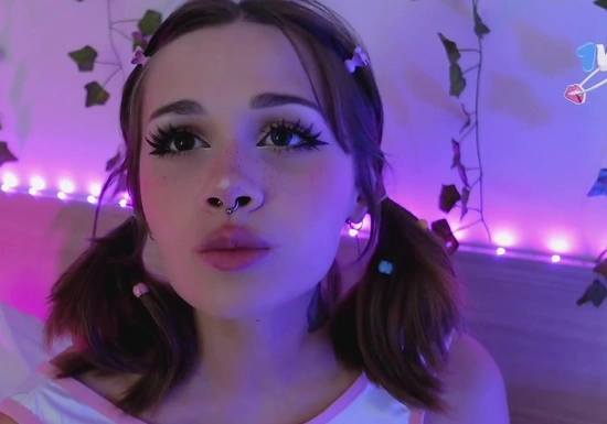 Секс студентки с красивыми сиськами со спермой в рот