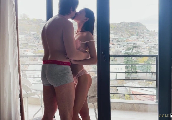 Моя худая подружка, когда я трахаю с видом на город!