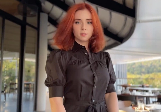 По настоящему красивая рыжая девушка