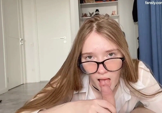 Молодая студентка трахается с другом