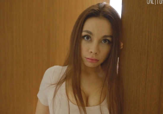 Соседка пришла в гости без трусиков