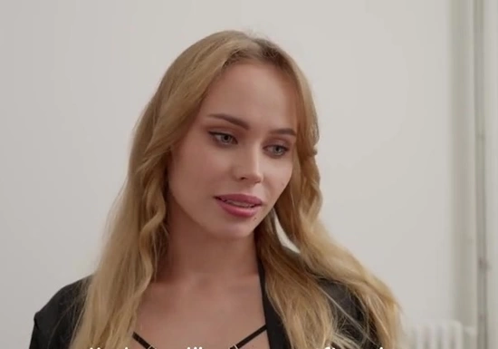 Спалил мачеху на дрочке и захотел секса