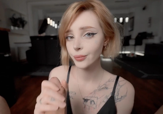 Милашка доводит мой член до оргазма, пока я не кончу