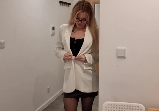 Секс с красоткой закончился спермой на очки