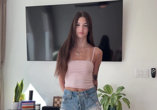 Горячая сводная сестра выпрашивает мою машину