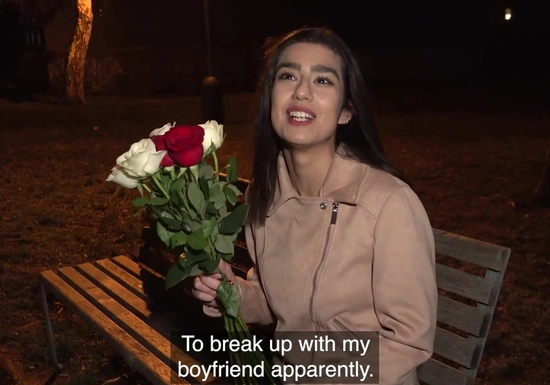 Милашка с волосатой киской, волосатыми ногами и попкой трахается от первого лица с незнакомцем в отеле