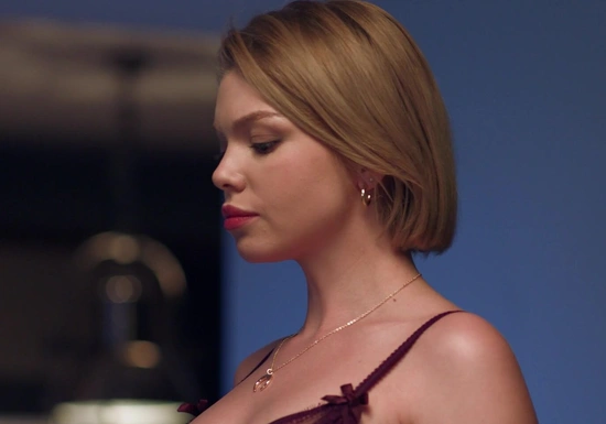 Подруги-враги Ашби и Елена дерутся за огромный член шеф-повара