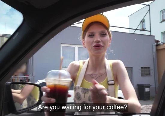 Сексуальную баристу забрали с работы и трахнули в киску