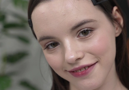 Молодая красотка берёт в анал и глотает сперму